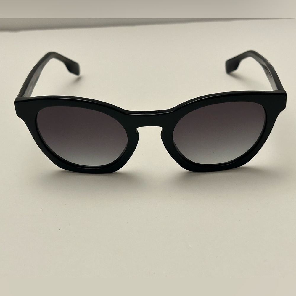 Burberry sunglasses - Picture 4 of 7